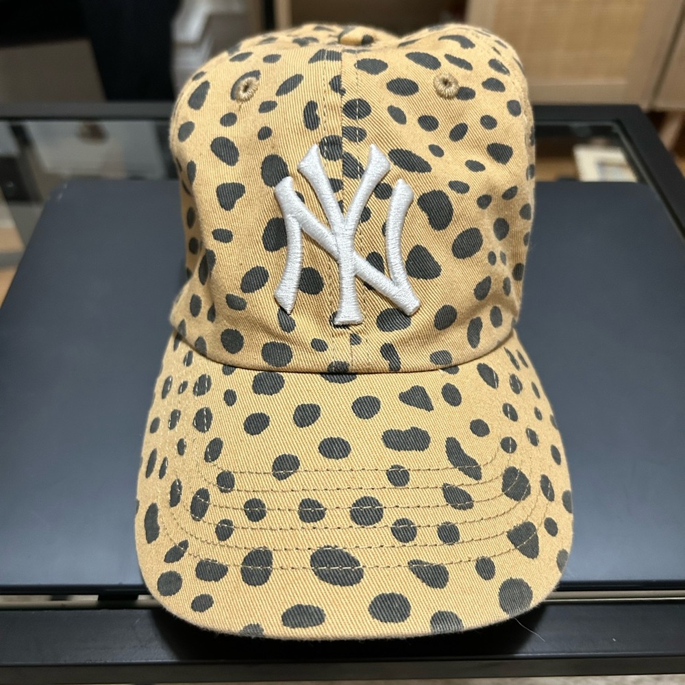 NY Yankees hat